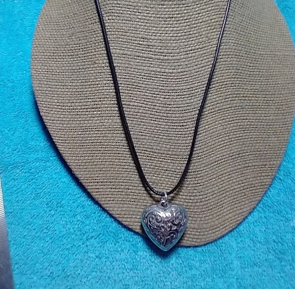Silvertone intricate design puffy heart black cord necklace - Picture 3 of 3